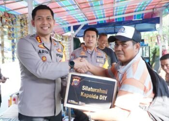 Kapolda DIY Menjumpai Komunitas Pedagang Stadion Maguwoharjo, mempererat shilaturahim.