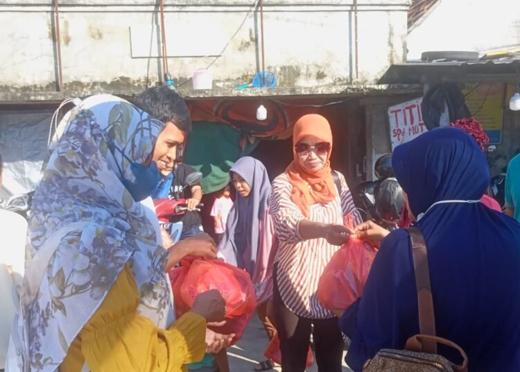 Komunitas JBO dan KUB An-Nur Kudus Beraksi di Tengah Banjir Demak, Distribusikan Bantuan ke Pengungsian