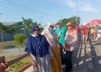 Komunitas JBO dan KUB An-Nur Kudus Beraksi di Tengah Banjir Demak, Distribusikan Bantuan ke Pengungsian