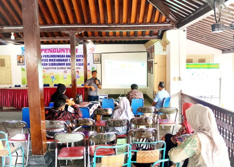 Anggota komunitas HIPMI dan Kelurahan Sidoluhur aktif dalam diskusi kolaboratif.
