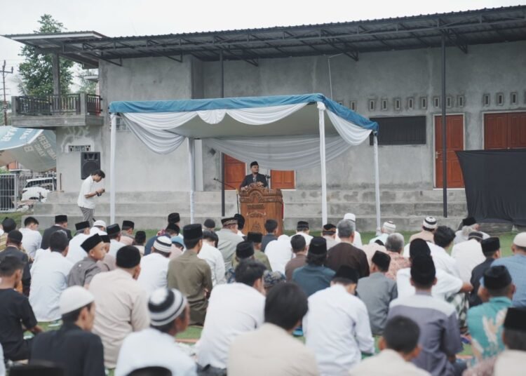 Pemimpin Sleman Hadiri Salat Idul Fitri 1445 H Bersama Ribuan Warga di Dua Lokasi Berbeda