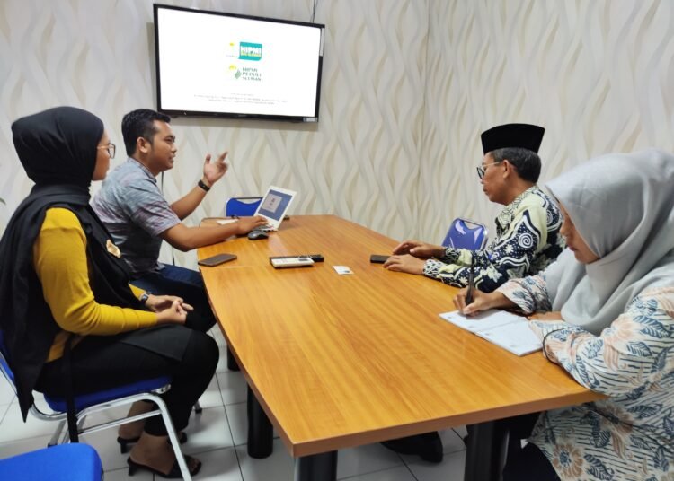 HIPMI Peduli Sleman dan Dinas Sosial Sleman melakukan audiensi kerjasama strategis.