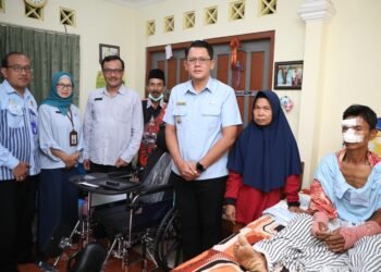 Wakil Bupati Sleman Serahkan Bantuan Kursi Roda Bagi Tenaga Sosial di Dusun Karangtanjung Pandowoharjo