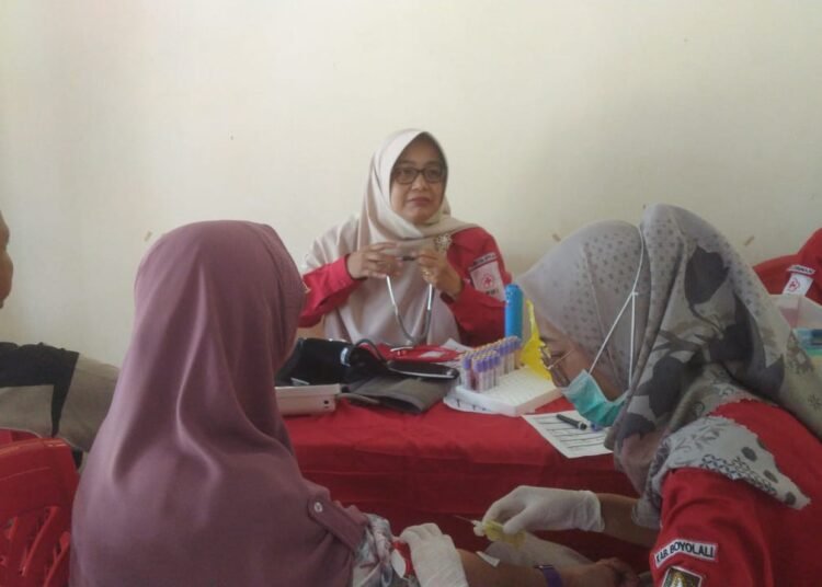 SERATUS WARGA DESA SALAM BERPARTISIPASI DALAM MEDICAL CHECK UP GRATIS