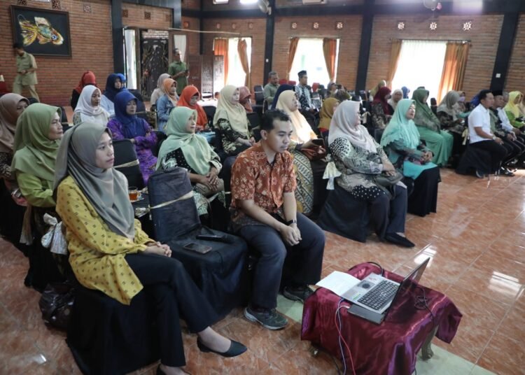 Dorong Peran Perempuan Dalam Pembangunan Bangsa, Kustini Buka Seminar Peningkatan Partisipasi Perempuan Dalam Politik