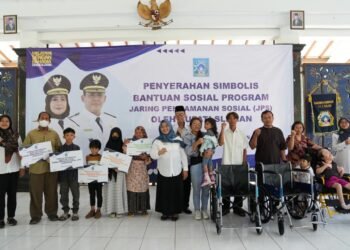 Bupati Sleman Serahkan Bantuan Program Jaring Pengamanan Sosial (JPS) Bagi Masyarakat Sleman Yang Membutuhkan