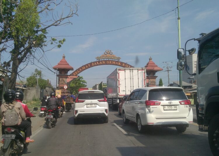 Kemacetan Lalulintas Parah di Jalan Demak Sayung Akibat Perbaikan Jalan