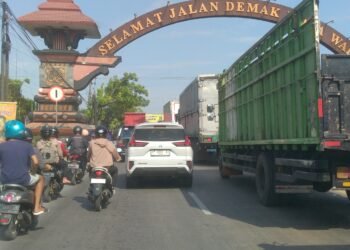 Kemacetan Lalulintas Parah di Jalan Demak Sayung Akibat Perbaikan Jalan