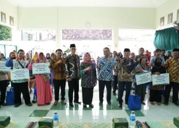 Pemkab Sleman Serahkan Bantuan Sosial Melalui Program Semangat