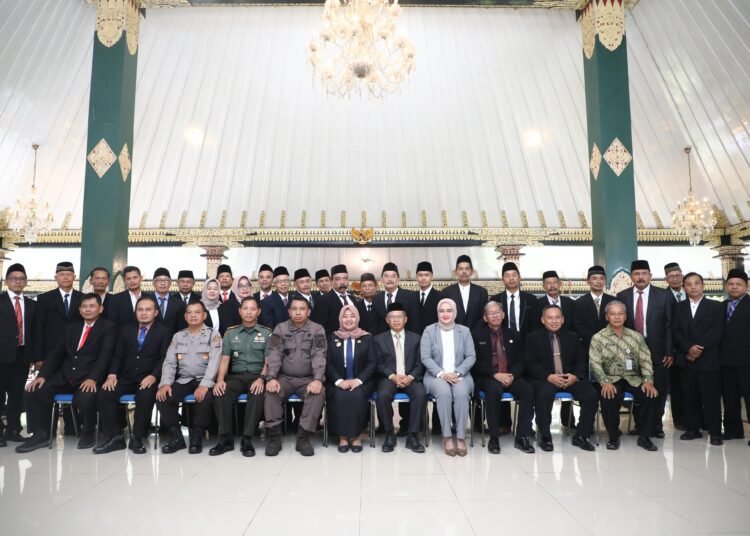 BUPATI SLEMAN SERAHKAN 258 SK PERPANJANGAN MASA JABATAN BPKal