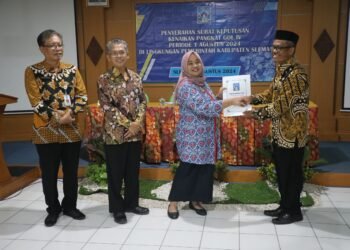 Kustini Serahkan 523 SK Kenaikan Pangkat PNS Kabupaten Sleman