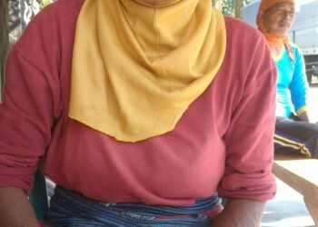 Petani Tua Tetap Bersemangat:* *Kisah Wasinah, Petani Kacang Tanah Berusia 60 Tahun dari Dukuh Waru