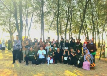 Santri Binaan An-Naba Rayakan Kemerdekaan ke 79 di Pantai  Karang Jahe Beach