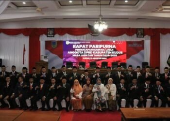 Pengambilan Sumpah 45 Anggota DPRD Kudus: Masan Memimpin Masa Transisi