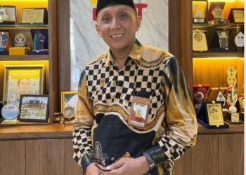 Viral, Pedagang Es Teh di Magelang Dapat Guyonan Tak Pantas, Rektor Universitas Ivet Beri Beasiswa Anak Penjual