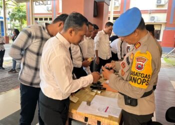“Polres Kudus Lakukan Pemeriksaan Rutin Senjata Api untuk Cegah Penyalahgunaan dan Tingkatkan Kedisiplinan Anggota”