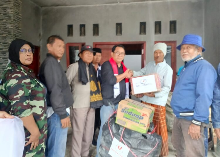 DPW Partai Perubahan Jateng, Peduli Sesama, Bantu Korban Longsor di Platungan, Pekalongan