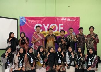 Pelajar MA Ma’ahid Kudus Belajar Bertahan Hidup di Pasar Jember