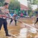 Satlantas Polres Kudus Gelar Bakti Sosial, Bersihkan Lumpur di SMK NU Ma’arif 3 Kudus
