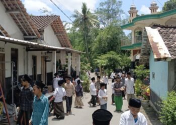 Jumat Berkah di Masjid Al-Huda, Kebahagiaan dalam Berbagi