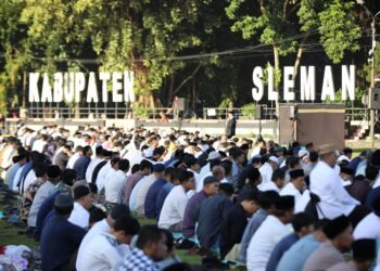 Bupati dan Wakil Bupati Sleman Laksanakan Salat Idul Fitri 1446 H