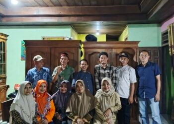 Cahaya Paseduluran, Jejak Tak Terhapus Para Aktivis 93, (Takziah Mas Zain, suami Munatun)