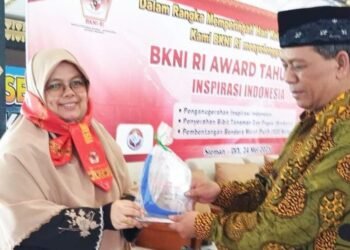H. Mahyeldi Ansharullah, S.P. Terima Penghargaan BKN Award 2025 sebagai Inspirator Ketahanan Pangan dan Pendidikan Sumatra Barat