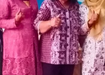 Dra. Mujiati Raih Juara 1, Dra. Anik Murtin Juara 2 dalam Lomba Hari Kebaya Nasional DPC IWAPI Kudus