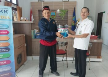 KKN UNW di Mlati Kidul Resmi Ditutup, Mahasiswa Serahkan Bibit Sayuran dan Pupuk Organik