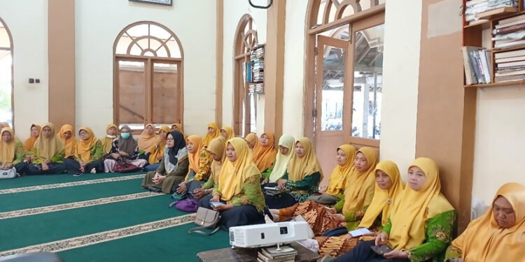 GERAKAN AISYIYAH MENULIS: Aisyiyah Sudah Saatnya Naik Kelas