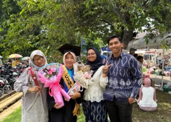 Dari Kandang Sederhana Menuju Cumlaude, Kisah Uci, Santri yang Mengubah “Nabung Ayam” Jadi Jalan Prestasi dan Pengabdian