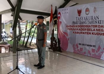 Di Tengah Kesibukan, Dr. Carto Tebar Disiplin Lewat Edukasi Upacara di Sekolah