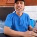 Ustadz Nuryoso Ajak Warga Isi Waktu Senggang dengan Bertani Bawang Merah di Botol Bekas